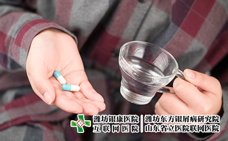 攝圖網_500209188_準備吃藥的人(企業商用) 攝圖網_500209188_準備吃藥的人(企業商用)