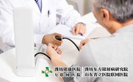 攝圖網_501359711_醫(yī)生給病人看?。ㄆ髽I(yè)商用）