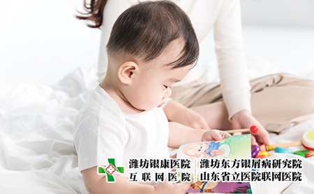 攝圖網_501154824_嬰兒翻閱書籍(企業商用)遺傳 攝圖網_501154824_嬰兒翻閱書籍(企業商用)遺傳