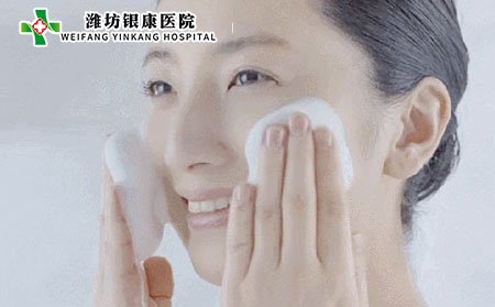 哪些因素會引起痤瘡?如何治療?